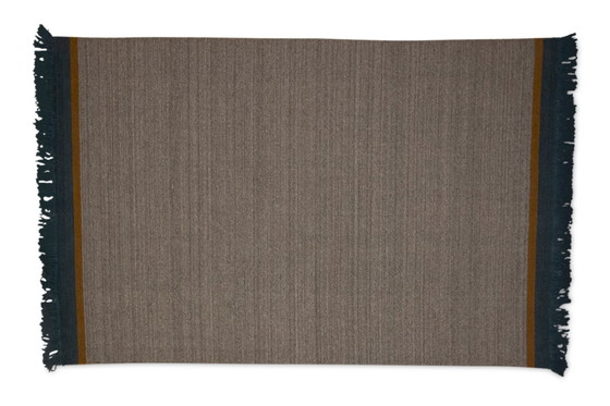 Image 1 of Neben Teppichen, Teppichfarbe noch nicht bekannt