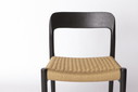 Chaise Niels Møller modèle 75 en chêne noir avec cordon danois, années 1960 Mid Century Design scandinave moderne