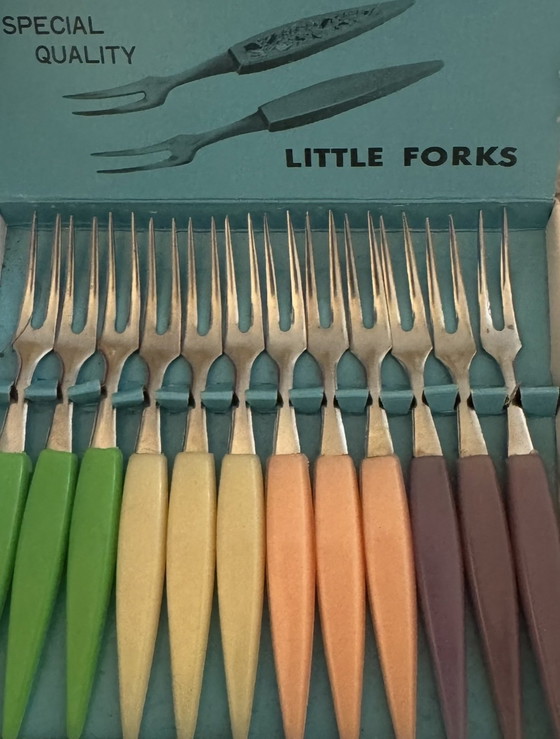 Image 1 of "Little fork" Vintage retro gekleurde cocktailvorkjes 
