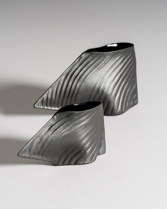 Image 1 of Paire de vases sculpturaux "Scarpa" par Johan van Loon pour Rosenthal, Porcelaine Noire, vers 1980, Allemagne, Studio-Linie
