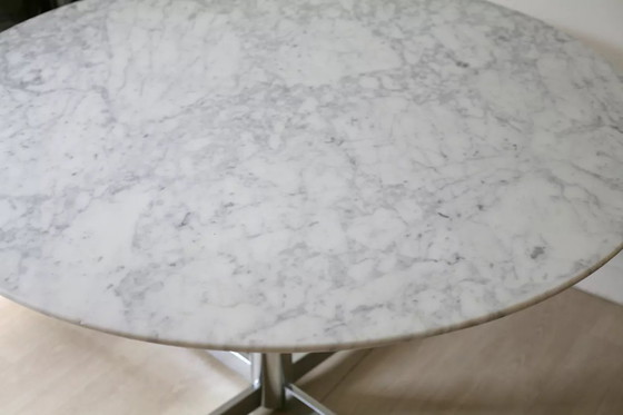 Image 1 of Marmeren en stalen tafel Frankrijk, Circa 1970