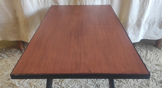 Image 1 of Modernistischer Couchtisch aus Metall und Holz – Mitte des 20. Jahrhunderts