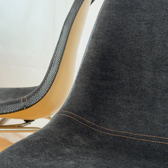 Image 1 of Vintage Herman Miller DSX glasvezel stoel van Ray & Charles Eames, 1971 - Mid Century Modern Icoon, zwarte bekleding