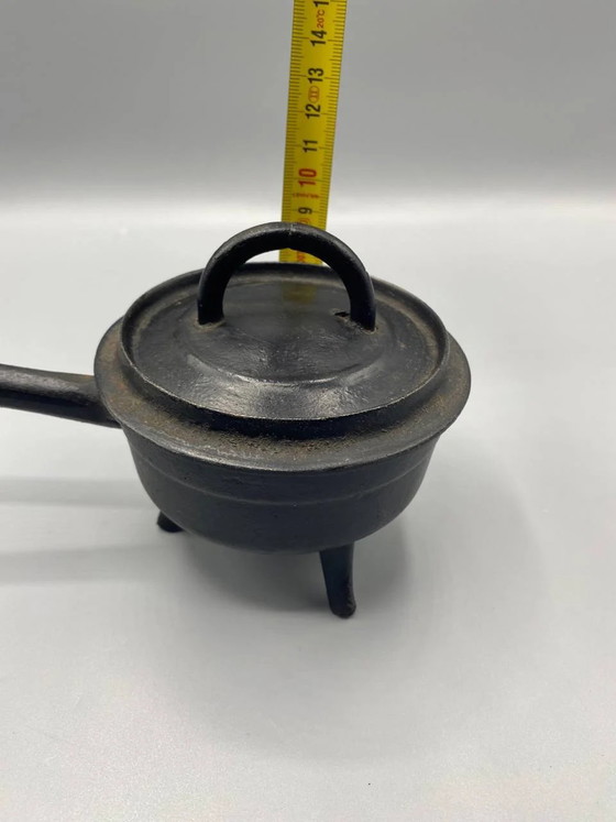 Small Black Cast Iron Tripod Pot, Long Handle, Rustic Style – Decorative Objects, Metal (photo 5 of 5)
