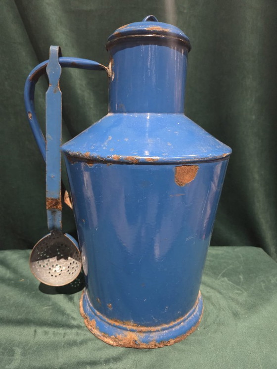 Image 1 of Antica brocca per l'acqua smaltata blu con cucchiaio - brocante / smalto - 40 cm