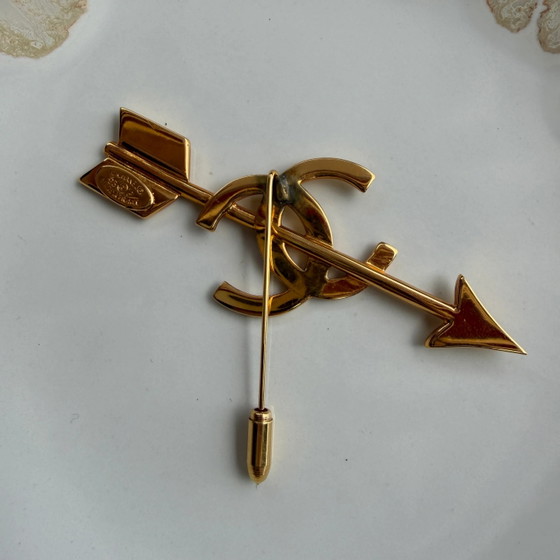 Chanel vintage bow and arrow brooch – Decorative Objects (photo 3 of 7)