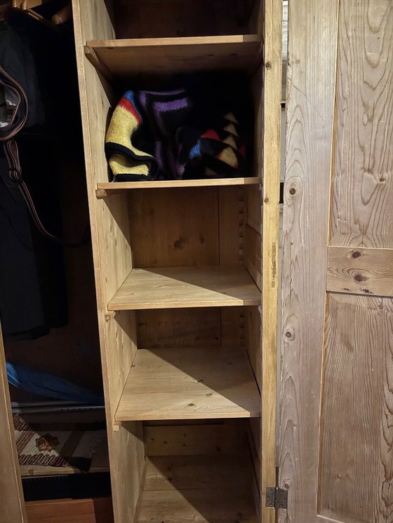 Image 1 of Antieke grenen kast