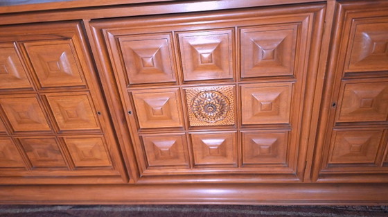 Grande Credenza Brutalista Francese con Pannelli Intagliati, Anni '40 – Credenze, Legno (photo 4 of 15)