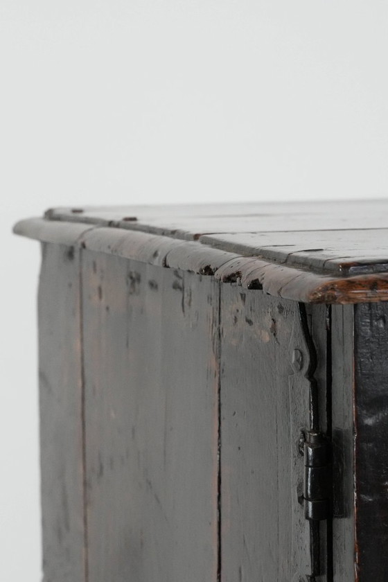 Image 1 of Armoire/meuble ancien en chêne anglais sur support du XVIIe siècle