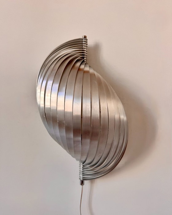 Paar XL vintage metalen wandlampen ontworpen door Henri Mathieu, Frankrijk 1970 – Aluminium (photo 4 of 8)