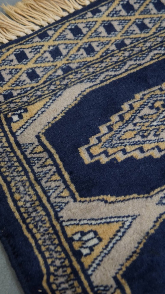 Image 1 of Sierkleedje/ loper met blauw en beige tinten 67x30cm