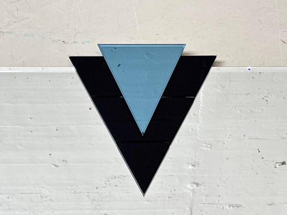 Image 1 of Memphis Design Iceberg ESPE wandspiegel, sculpturaal glazen object, jaren 80