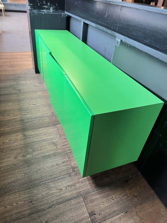 Image 1 of Aparador de 4 puertas verde brillante