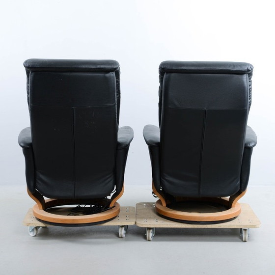 Image 1 of Coppia di poltrone reclinabili in pelle con schienale alto – Comfort classico