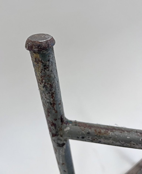 'Five' Belgischer Hocker, Sitz aus Schichtsperrholz mit Schablonierter Ziffer, Stahlgestell, Unikat – Wood (photo 9 of 12)