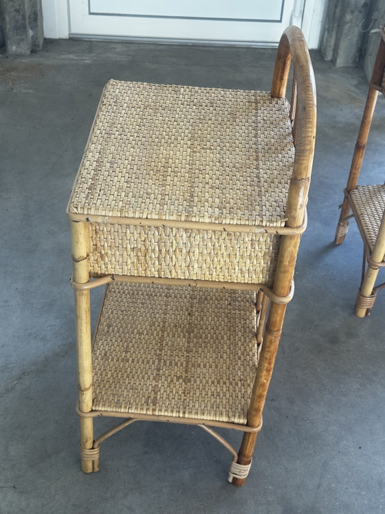 Pair of vintage bedside tables in rattan and woven wicker – Italy, 1970s – Fabrication artisanale Circa 1970 (photo 8 of 14)