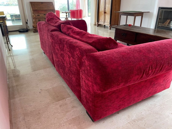 Image 1 of Warmrotes Samtsofa, 3-Sitzer