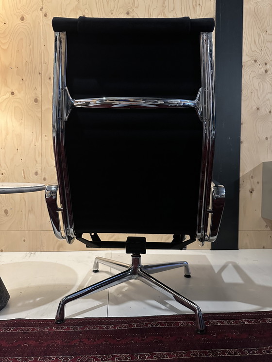 Image 1 of Sillón Vitra Eames EA124 Hopsak Zwar