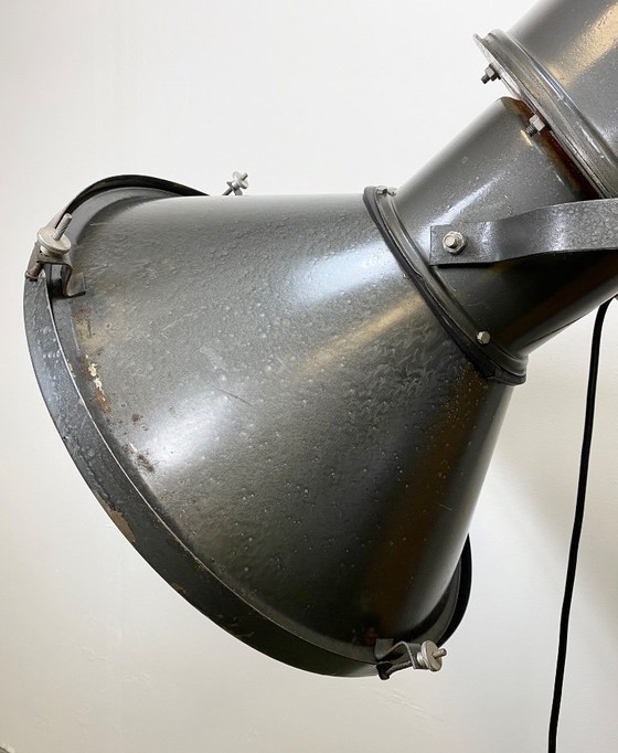 Image 1 of Gran foco de pared industrial gris con cubierta de vidrio, años 60