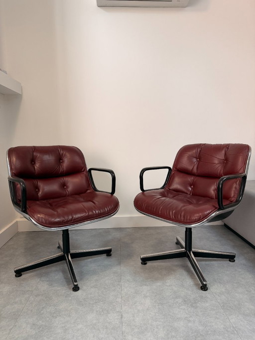 Rara coppia di sedie direzionali Charles Pollock per Knoll – Pelle bordeaux e cromo