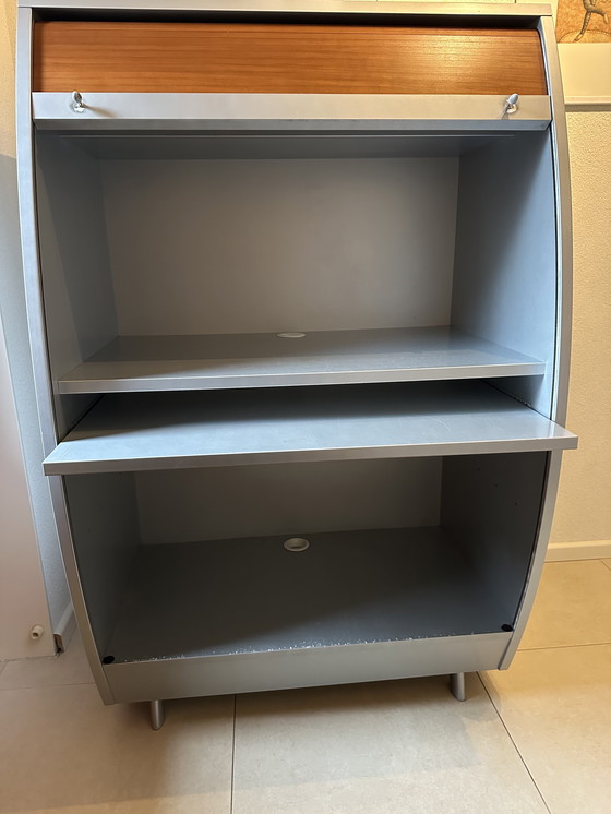 Image 1 of Rolltürschrank und Sekretär.