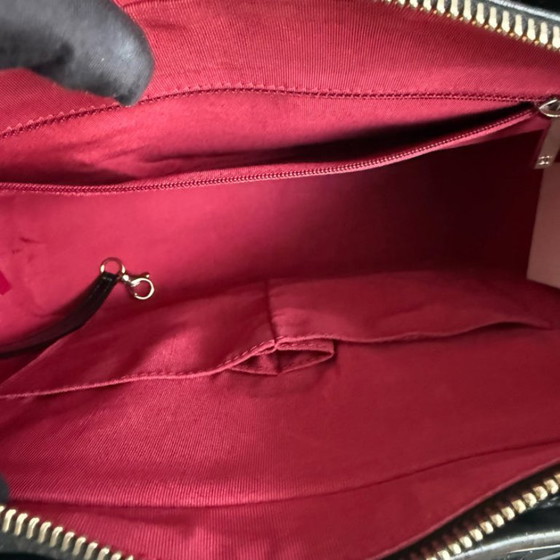 Image 1 of Borsa Chanel Gabrielle Medium - Pelle di vitello trapuntata invecchiata, nera, bicolore oro, serie 24