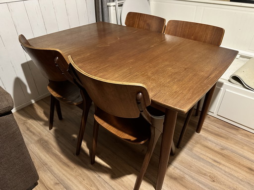 4 Esszimmerstühle von Hovmand Olsen mit passendem Esstisch im dänischen Design