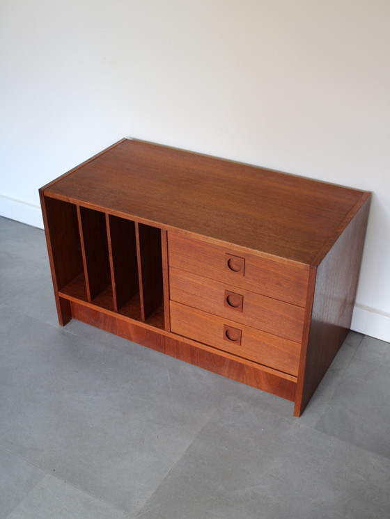 Mueble para discos de vinilo danés antiguo de teca. – Muebles TV, Wood, Vintage (photo 6 of 8)