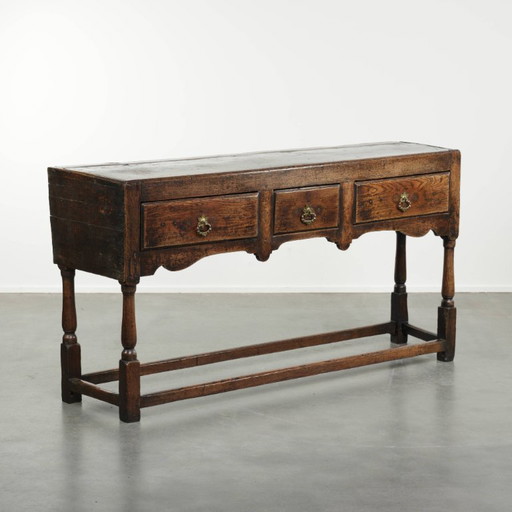 Antiek Engels eikenhouten dressoir met drie lades uit eind 17e/ begin 18e eeuw