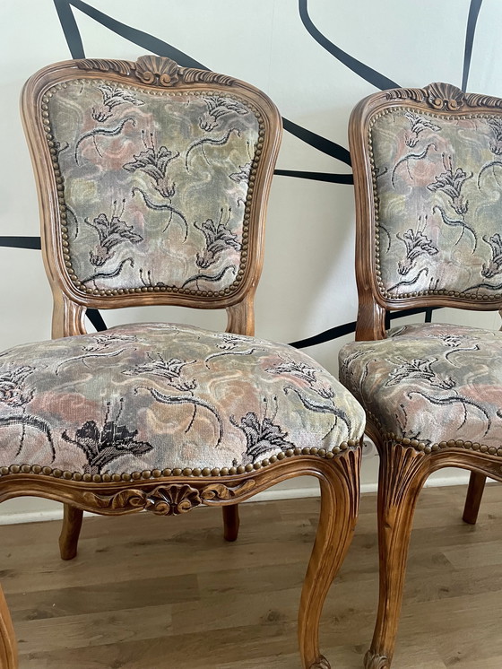 Image 1 of Paar chaises stijl Louis XV - bois sculpté & tissu floral vintage