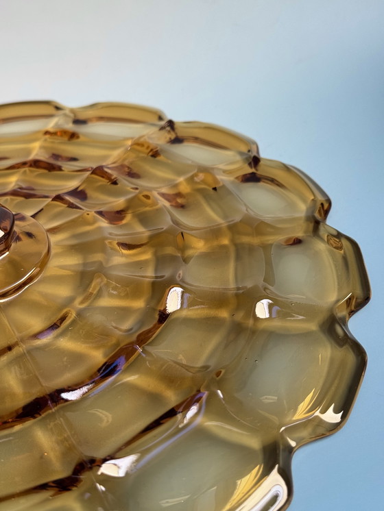 Image 1 of Porte-gâteau - Lady - Ankerglas Bernsdorf- Période Art Déco (années 1930)- Verre ambré