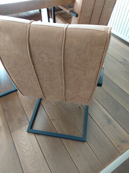 Eettafel met 6 stoelen