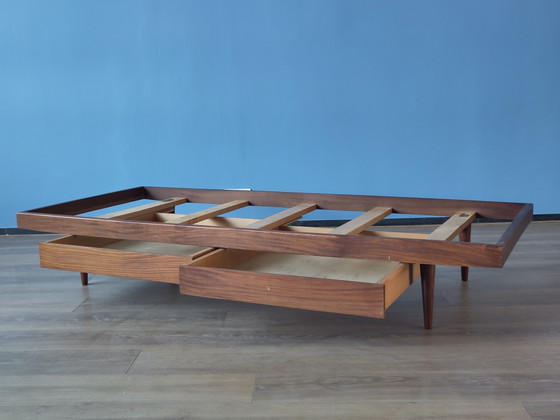 Image 1 of Divano letto vintage con cassetti in legno di teak.