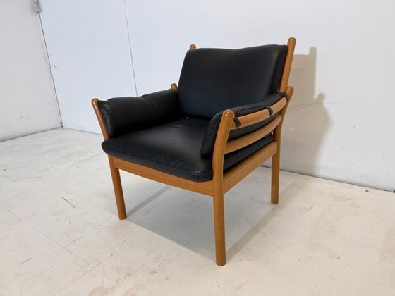 Image 1 of 4 fauteuils Illum Wikkelso, 1 ensemble table et chaises Silkeborg (cfc)