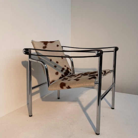 Image 1 of Fauteuil LC1 en cuir de poney