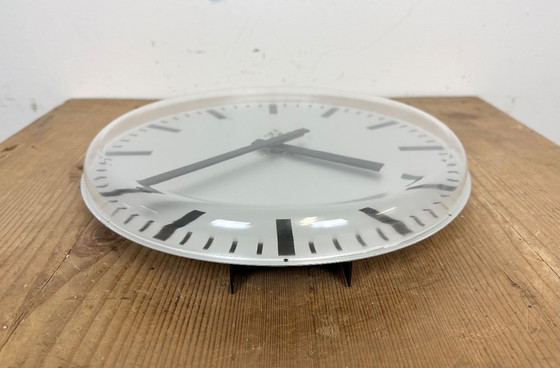 Image 1 of Orologio da parete vintage da ufficio di Pragotron, anni '80