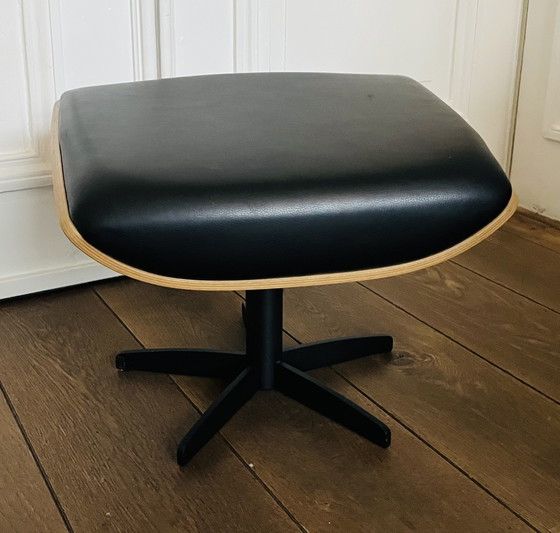 Image 1 of Leolux crema voetenbank/ hocker