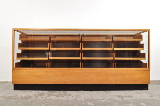 Image 1 of Vintage shop display case / counter in oak, 1930s