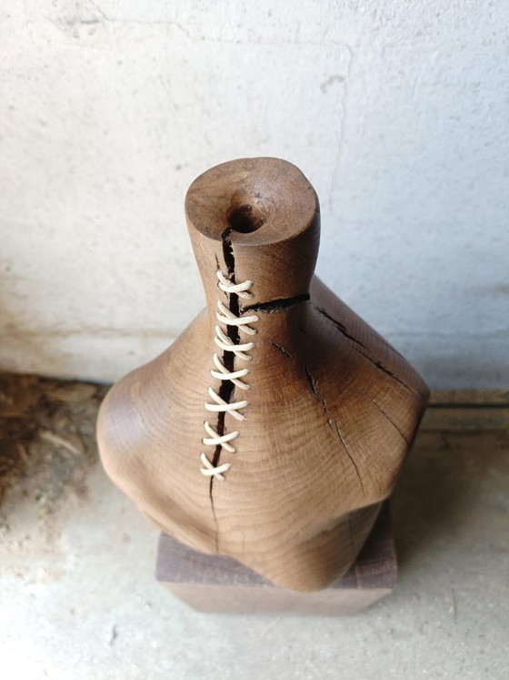 Image 1 of Vase/Skulptur aus geschnitzter massiver Eiche