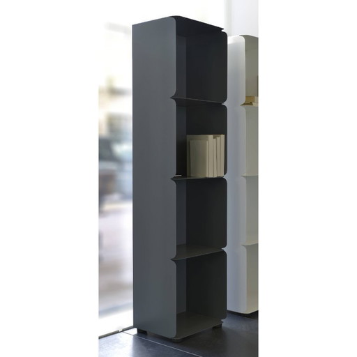 Meuble design Nendo « Collar » (Quodes) – design japonais raffiné en gris basalte