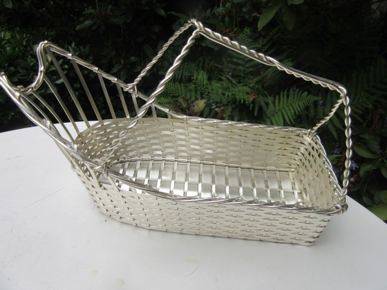 Image 1 of Porte-bouteille de vin vintage en fil de fer argenté.