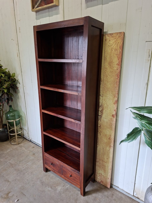 Teakhouten boekenkast afm. 69x30cm en 190cm hoog.