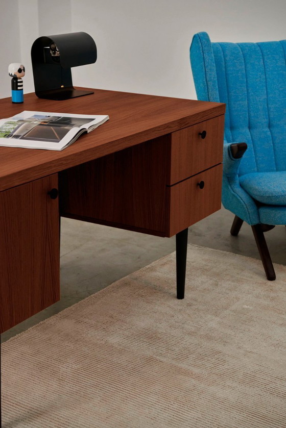 Image 1 of Escritorio de roble teñido de teca - Astrid 1