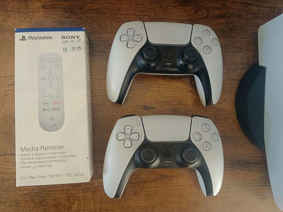 PS5 avec lecteur + 2 DualSense + 3 jeux + extras, Sony, Objets déco, Plastique, Noir (photo 5 sur 7)