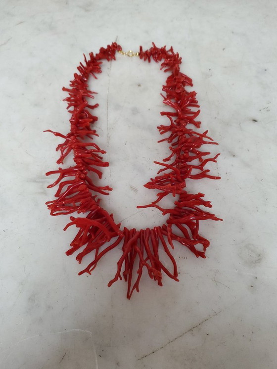 Image 1 of Bijoux - Collier en corail rouge sang foncé frangé. (ref 4043)