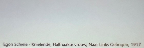 Image 1 of Mujer arrodillada y semidesnuda, inclinada hacia la izquierda