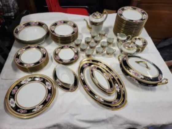 Image 1 of Ancienne Manufacture Royale de Limoges Porcelain and Gold Tableware France 1980 Set of 75