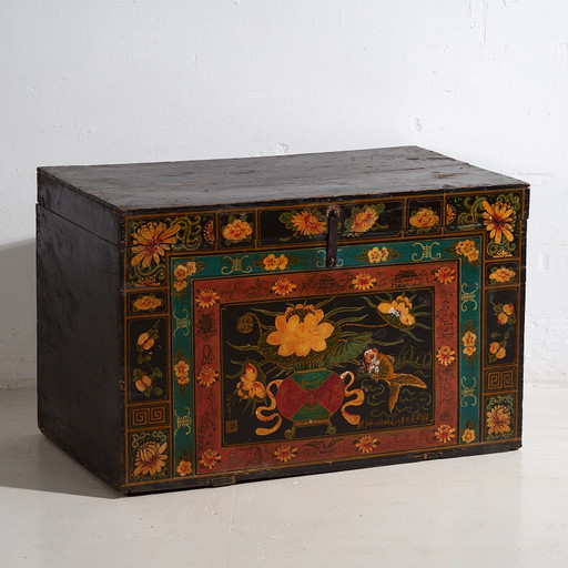 Baúl chino antiguo pintado en madera de pino – China, circa 1900