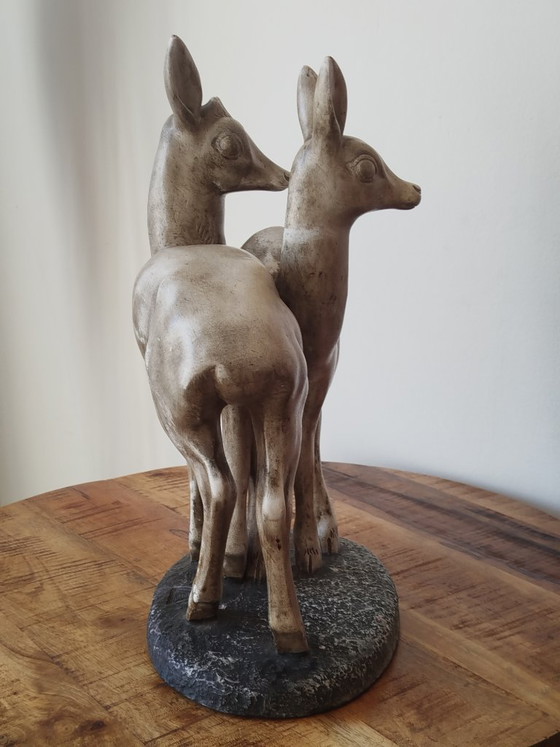 Bellissima scultura in gesso in stile Art Déco raffigurante una coppia di caprioli (circa 1930-40). (photo 6 of 15)
