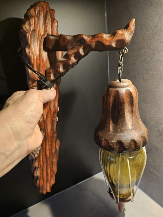 Image 1 of Lampade da parete spagnole vintage in legno, con vetro ambrato